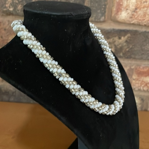 Vintage white and champagne beaded collar necklace - Picture 3 of 5